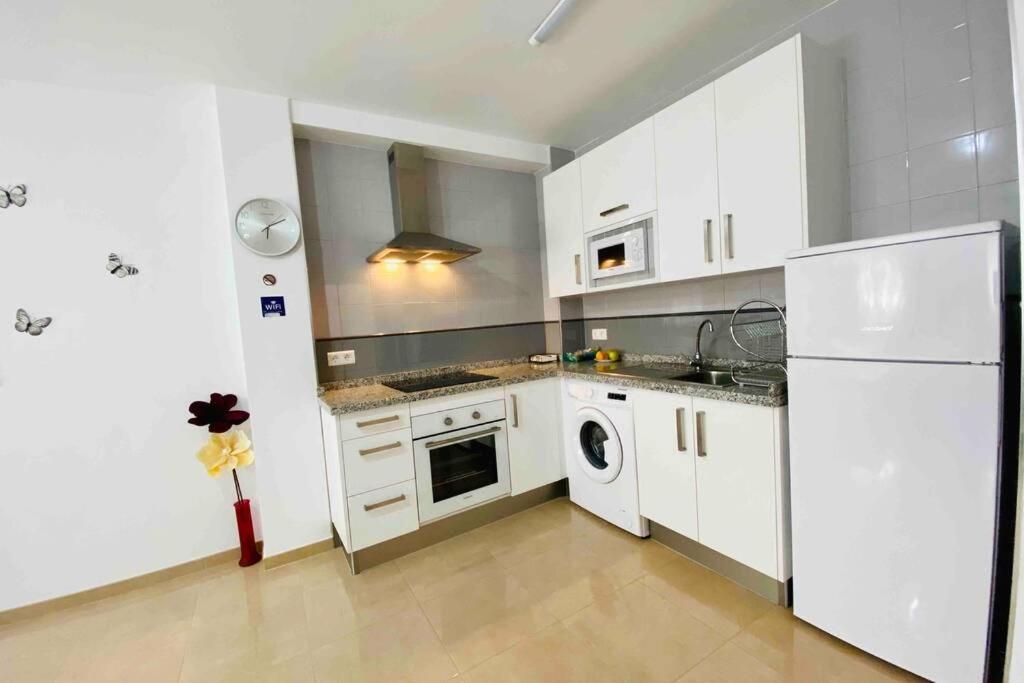 “Smile Nerja” Chic Apartment With Wifi, 4 Guests Bagian luar foto